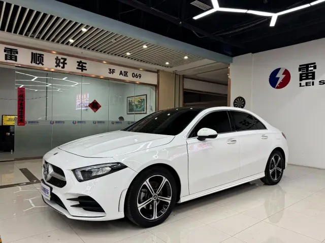 Фотография автомобиля — Mercedes-Benz A-Class
