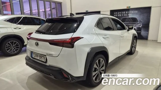 Lexus UX — Фото автомобиля 2