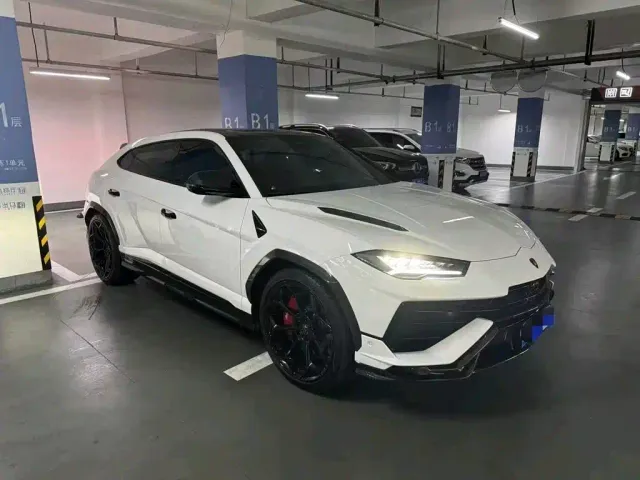 Lamborghini Urus — Фото автомобиля 3