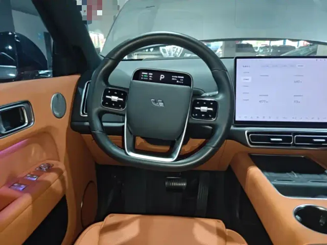Li Auto L8 — Фото автомобиля 14