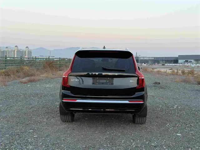 Volvo XC90 — Фото автомобиля 5