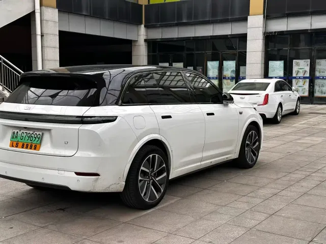 Li Auto L7 — Фото автомобиля 9