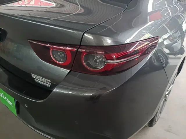 Mazda Axela — Фото автомобиля 7