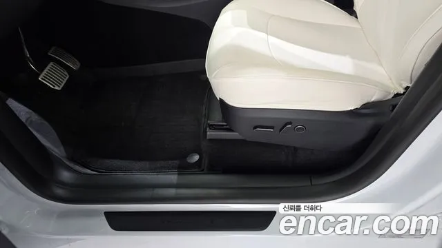 Tesla Model Y — Фото автомобиля 27