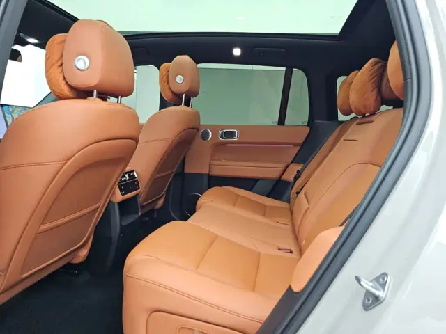 Li Auto L6 — Фото автомобиля 11
