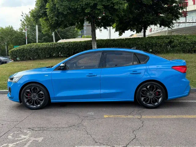 Ford Focus — Фото автомобиля 3