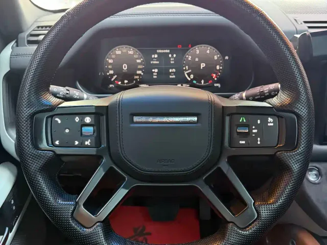 Land Rover Defender — Фото автомобиля 6