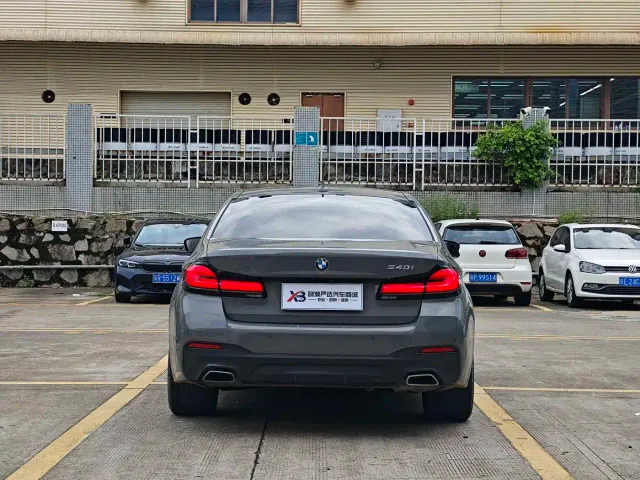 BMW 5 Series — Фото автомобиля 14