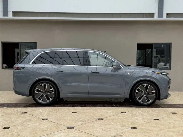 Li Auto L8 — Фото автомобиля 3