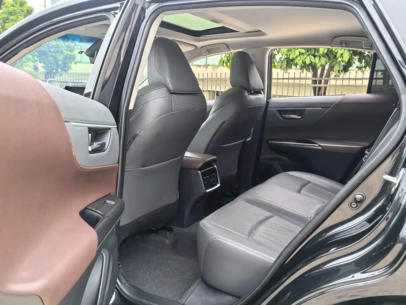 Toyota Lingfang HARRIER 2022 2.0L CVT 2WD Luxury Edition — Фото автомобиля 11