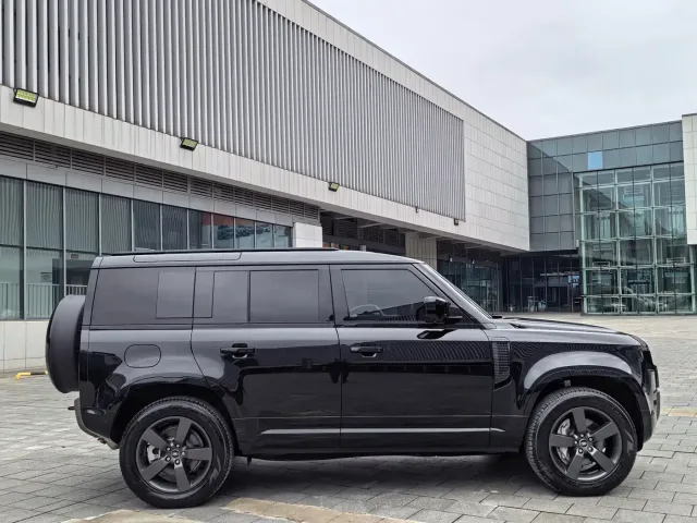 Land Rover Defender — Фото автомобиля 18