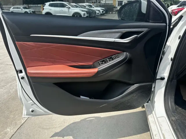 Changan Eado — Фото автомобиля 11