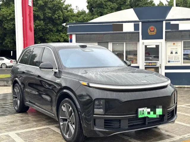 Li Auto L8 — Фото автомобиля 3