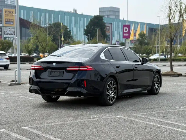 BMW 5 Series — Фото автомобиля 5