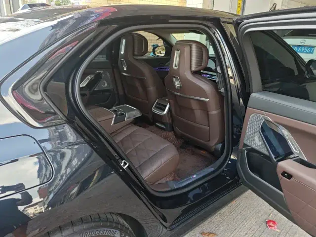 BMW 7 Series — Фото автомобиля 7