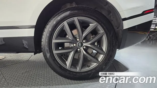 Land Rover Range Rover Velar — Фото автомобиля 21