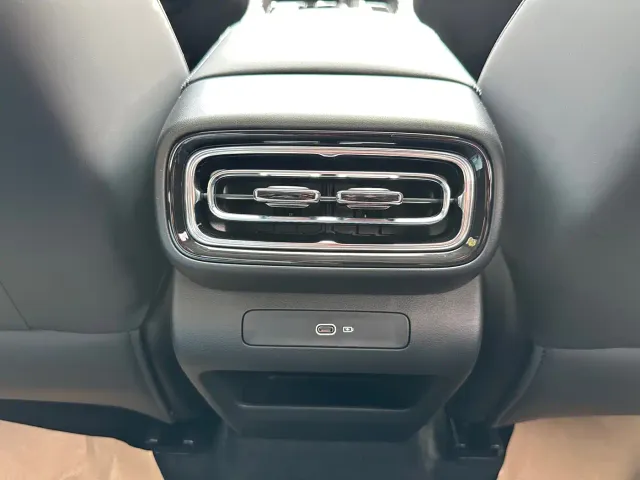 Geely Emgrand — Фото автомобиля 16