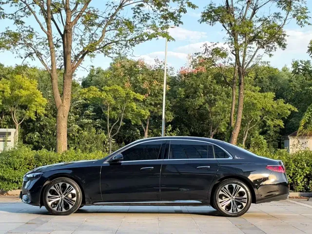 Mercedes-Benz E-Class — Фото автомобиля 3