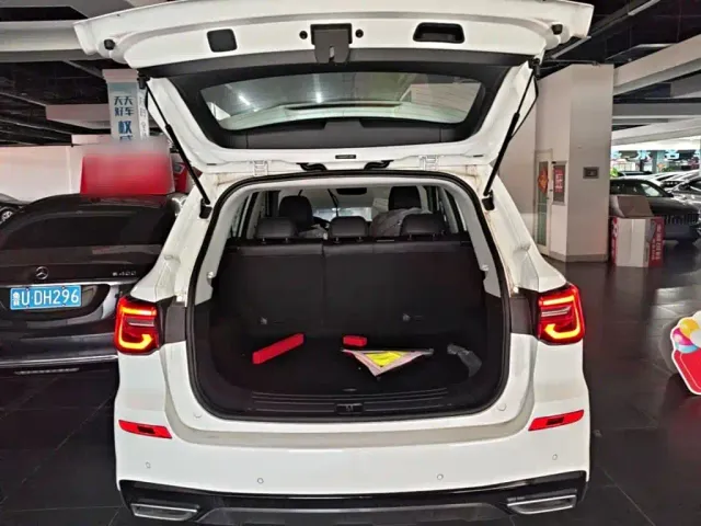 Roewe RX5 — Фото автомобиля 18
