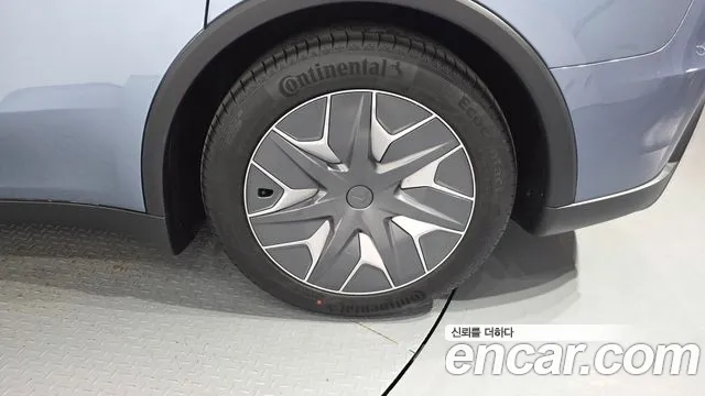 Tesla Model Y — Фото автомобиля 20