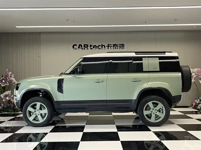 Land Rover Defender — Фото автомобиля 8