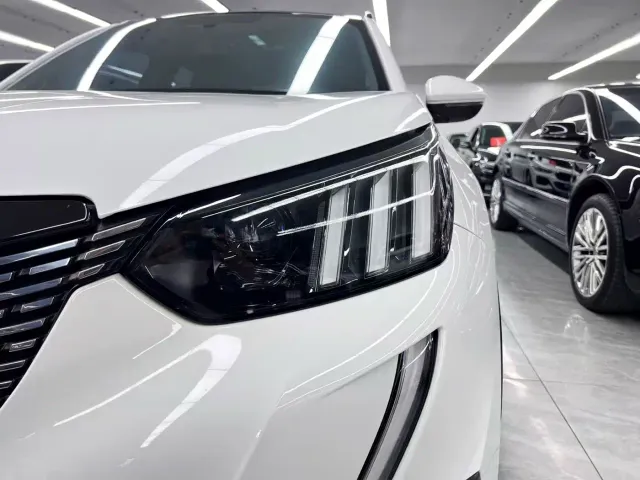 Peugeot 2008 — Фото автомобиля 24