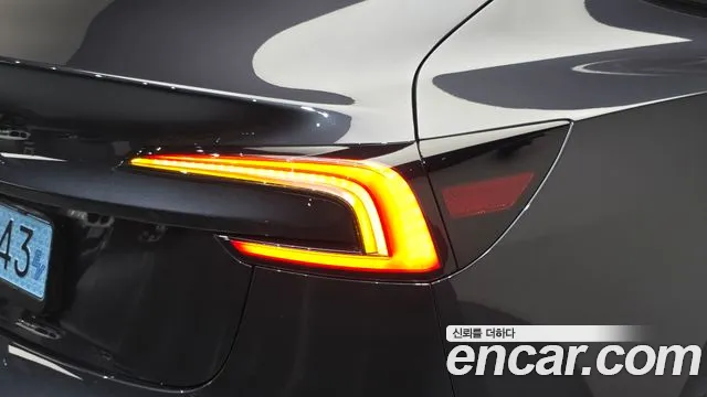 Tesla Model 3 — Фото автомобиля 8
