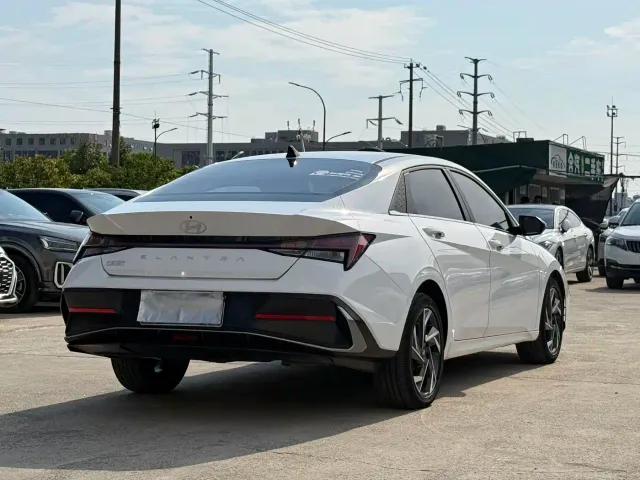 Hyundai Elantra — Фото автомобиля 9