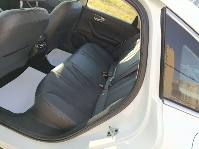 Roewe D7 — Фото автомобиля 16