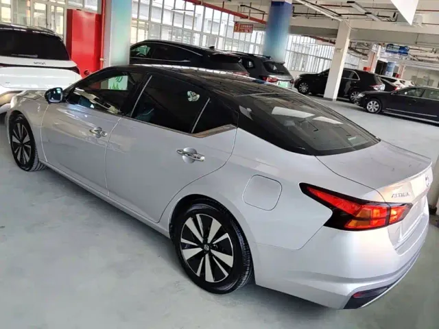 Nissan Teana — Фото автомобиля 4