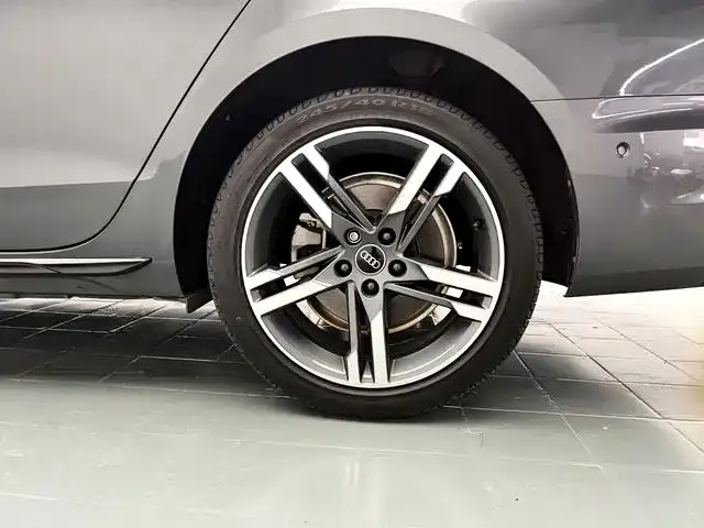 Audi A4L — Фото автомобиля 16