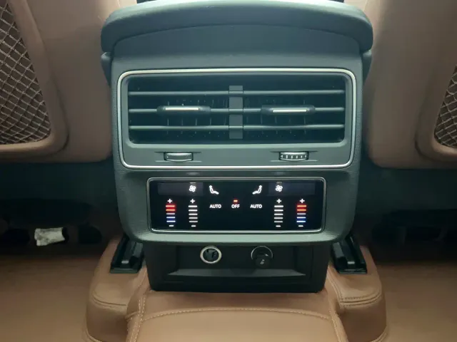 Audi Q7 — Фото автомобиля 24