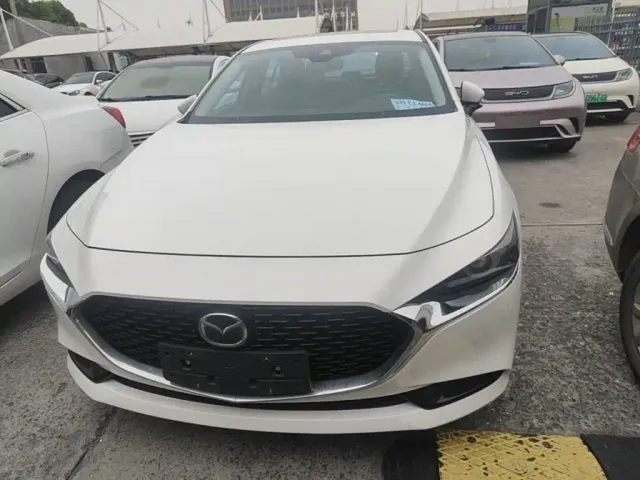 Mazda Axela — Фото автомобиля 2