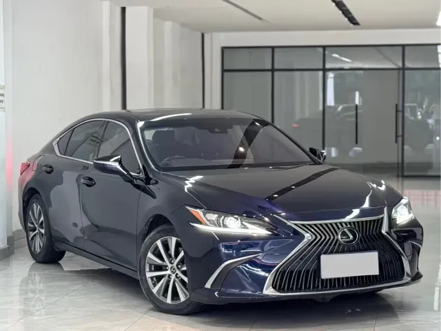 Lexus ES — Фото автомобиля 3