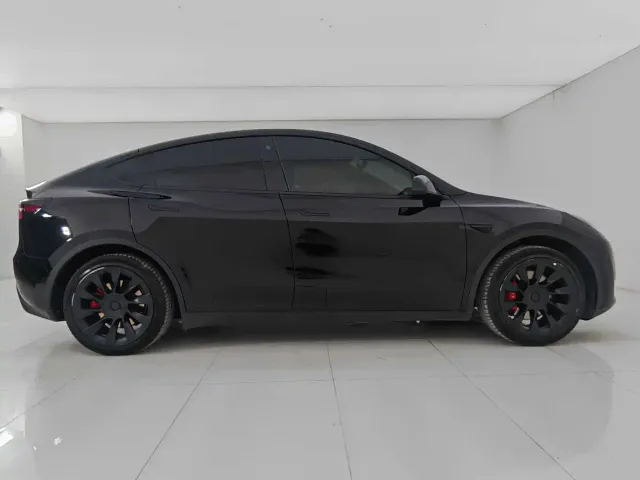 Tesla Model Y — Фото автомобиля 8