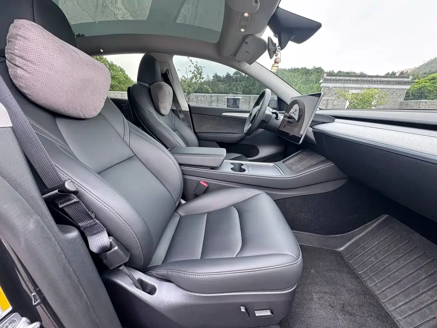 Tesla Model Y 2024 Rear-Wheel Drive Version — Фото автомобиля 14