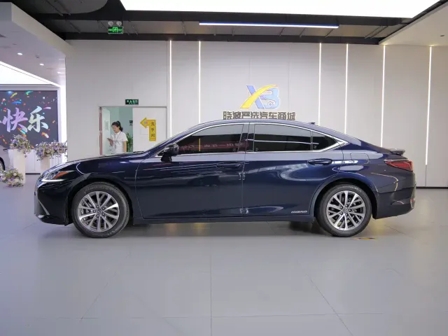 Lexus ES — Фото автомобиля 9