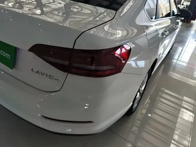 Volkswagen Lavida — Фото автомобиля 7