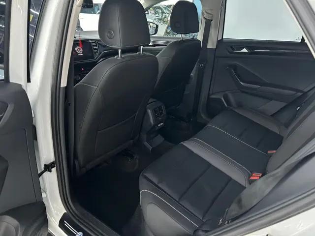 Volkswagen T-Roc — Фото автомобиля 4