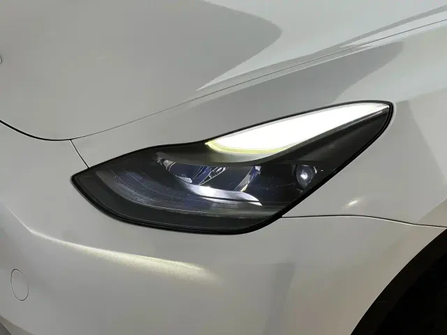 Tesla Model Y — Фото автомобиля 5