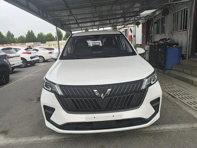 Wuling Jiachen — Фото автомобиля 2
