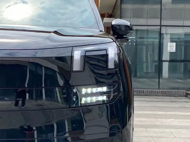 Lynk & Co 900 — Фото автомобиля 17