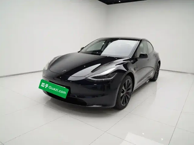Фотография автомобиля — Tesla Model 3