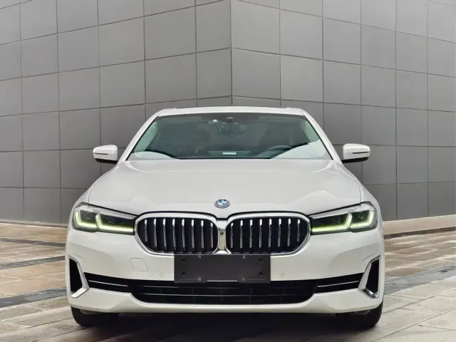 BMW 5 Series — Фото автомобиля 2