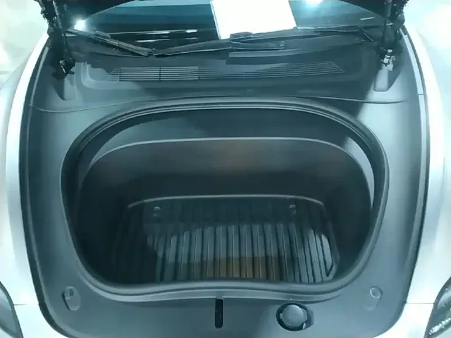 Tesla Model 3 — Фото автомобиля 19