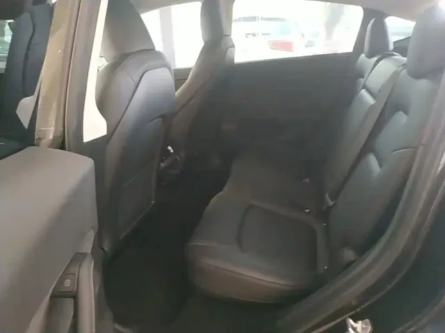 Tesla Model Y — Фото автомобиля 16