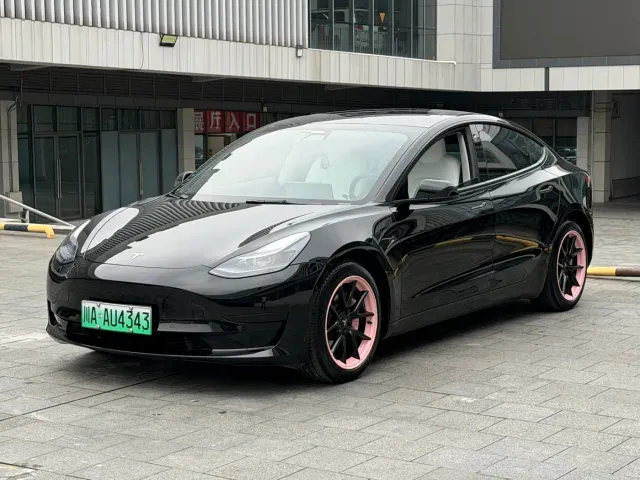 Фотография автомобиля — Tesla Model 3