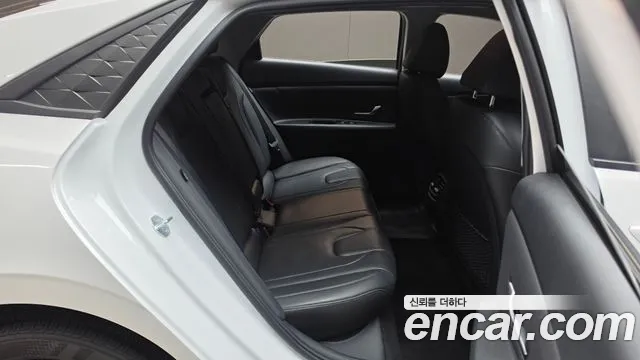 Hyundai Avante CN7 — Фото автомобиля 17
