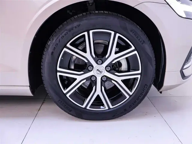 Volvo S60 — Фото автомобиля 6