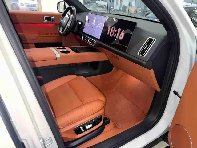 Li Auto L7 — Фото автомобиля 10
